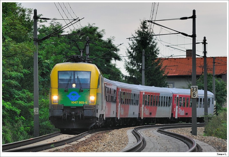 1047.503 mit R1630 zwischen Unter-Oberndorf & Maria Anzbach, 12.8.2009.