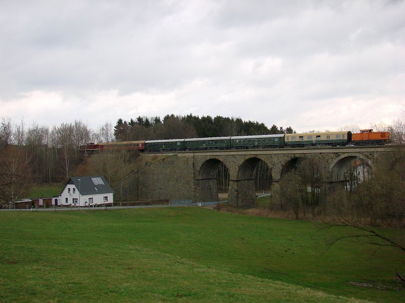105 015-2 und 112 331-4 am 22.03.2008 in Groschweidnitz