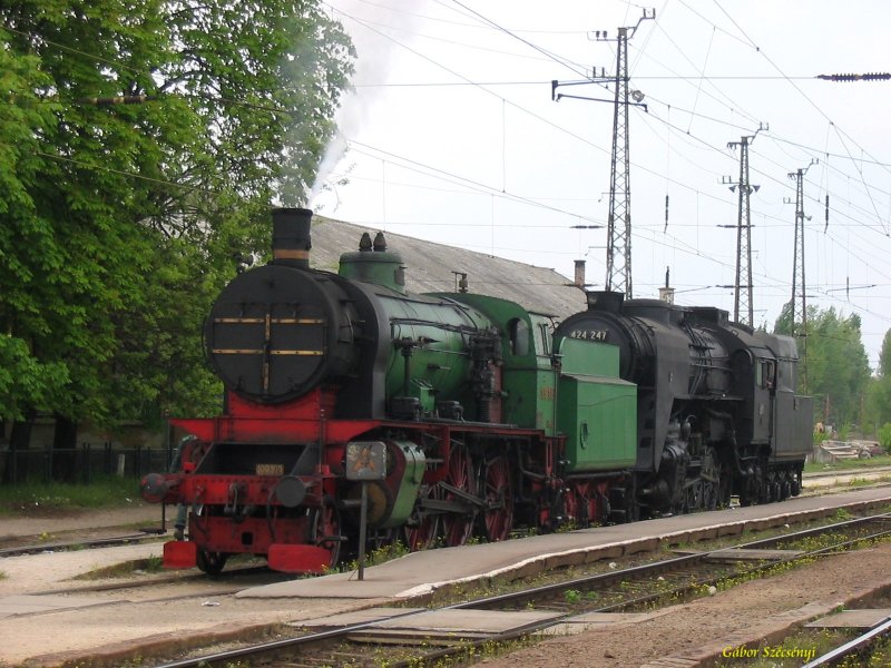 109 109 und 424 247 w�hrend einer Probefahrt in R�kospalota-�jpest am 18.04.2007.