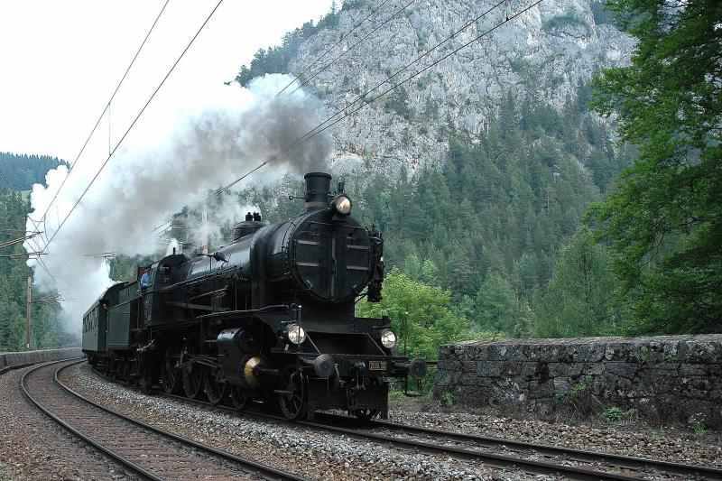 109.13 �berquert das Viadukt  Kalte Rinne  auf der Semmeringbahn am 12.6.2005 