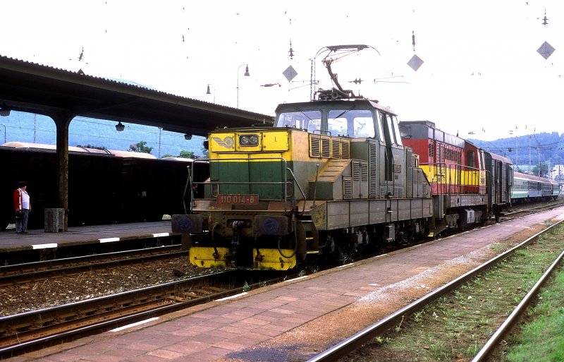 110 014 + 742 388  Povazska Brystrica  28.08.98