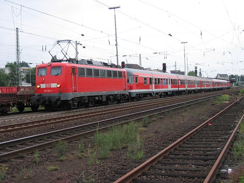 110 142-7 mit der RB 48 nach Wuppertal in Solingen Hbf am 08.08.2007