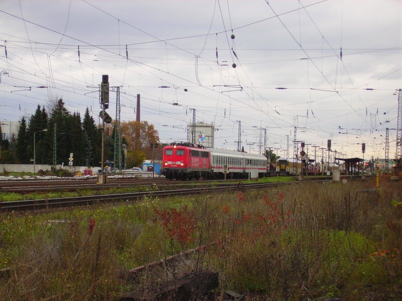 110 169 steht am 18.11.06 mit ihrem Messzug in Biblis.