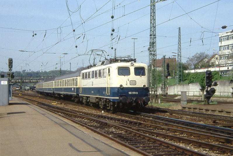 110 179-9 mit E 3039 am 27.04.1993 Einfahrt Mhlacker