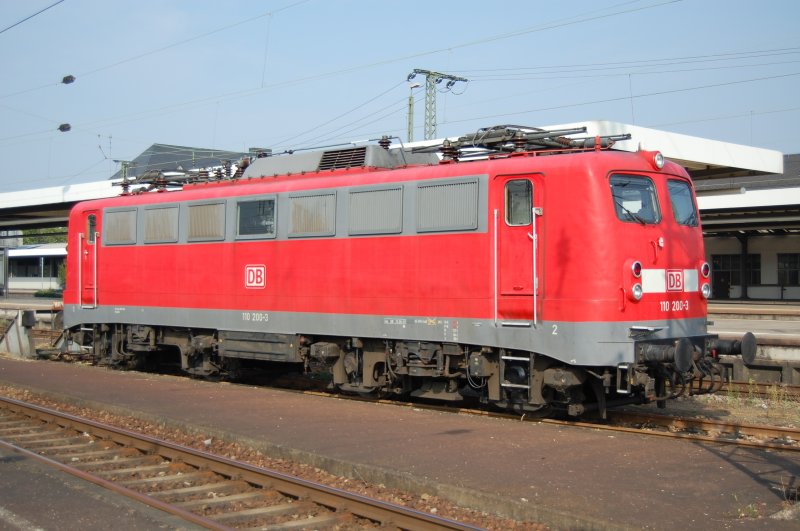 110 200-3 stand am 27.08.07 abgeb�gelt im Karlsruher HBF.