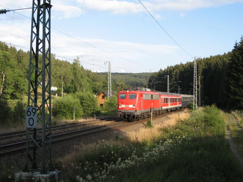 110 236-7 mit ihrem Sonderzug nach Karlsruhe bzw Lok fuhr weiter bis Kln am km 69,0 12.7.07(Dies war die erste 110 seit dem Fahrplanwechsel auch wenn es eine Kasten 110 war).