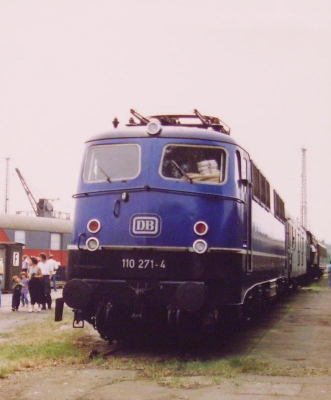 110 271 abgestellt in Darmstadt.