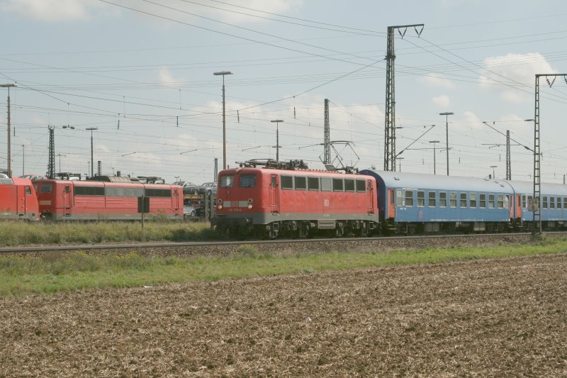 110 278 zieht ein Nachtzug an regensburg Ost vorbei.13.09.07