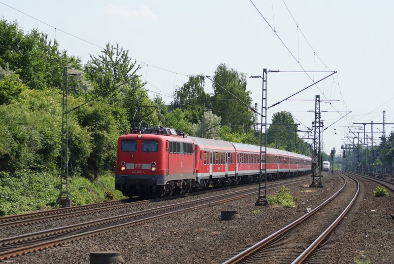 110 284-7 mit einem Sdz von Dsseldorf nach Rostock in Dsseldorf Unterrath am 24.05.2009
