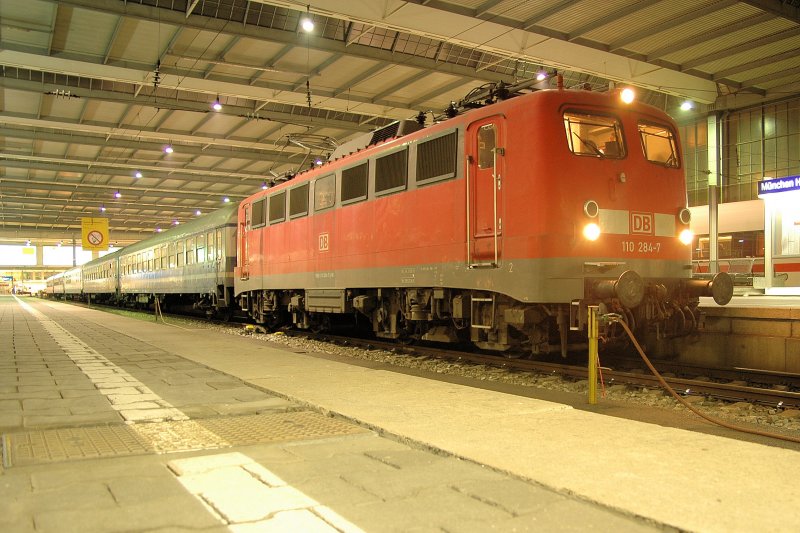 110 284 am 19.09.09 mit dem Wiesnsonderzug nach Dortmund in M�nchen Hbf
