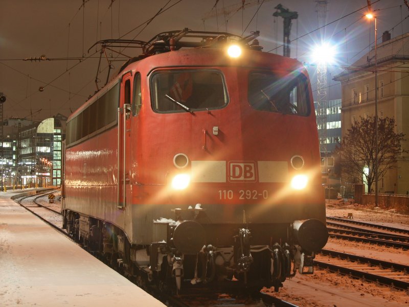 110 292 am 28.01.2009 in M�nchen Hbf. Vielen Dank und viele Gr��e nochmals an den Lokf�hrer, der nicht bis zum roten Signal vorfuhr, sondern direkt vor mir stehen blieb.