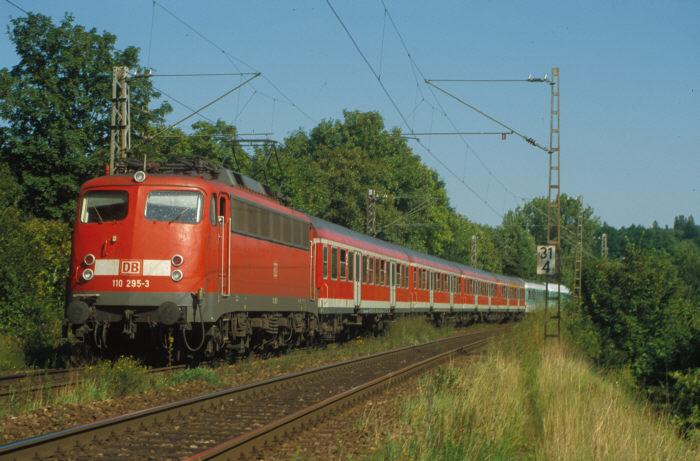 110 295-3 hat mit SE 23038 Offenburg - Merzig am 12.08.2000 bei Beckingen/Saar fast das Ziel erreicht.