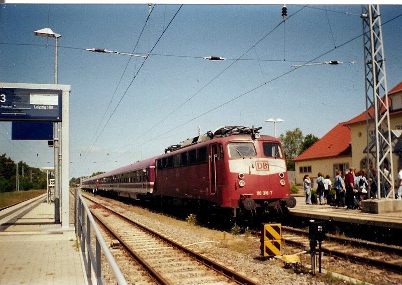 110 316 nach Ankunft eines Sonderzuges im Ostseebad Binz im Juni 2001.