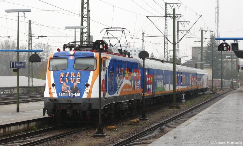 110 321-7 mit dem KIKA Live Express in Karlsruhe Hbf auf Gleis13 9.4.08. Die Lok wurde am 17.10.08 z gestellt und 24.04.09 verschrottet