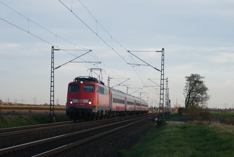 110 325-8 mit BTE Sonderzug in Neuss Allerheiligen am 8.11.2008