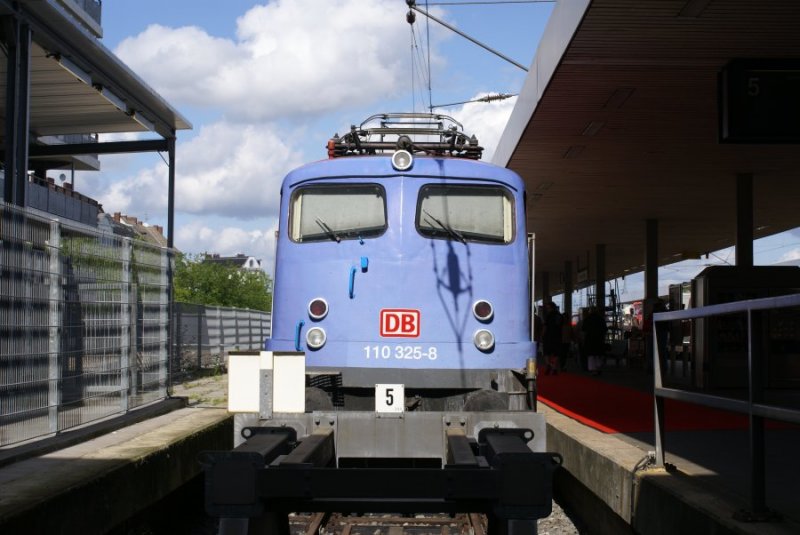 110 325-8 stand am 26.08.2007 mit ihrem Ameropa-Zug in Hamburg Altona 