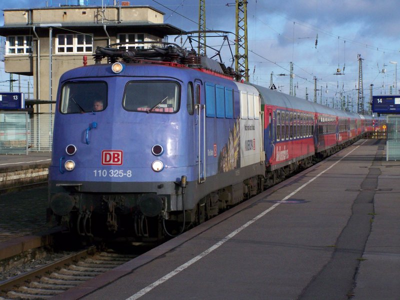 110 325  Ameropa  fhrt am 26.11.2007 mit ihrem Sonderzug in Leipzig ein.