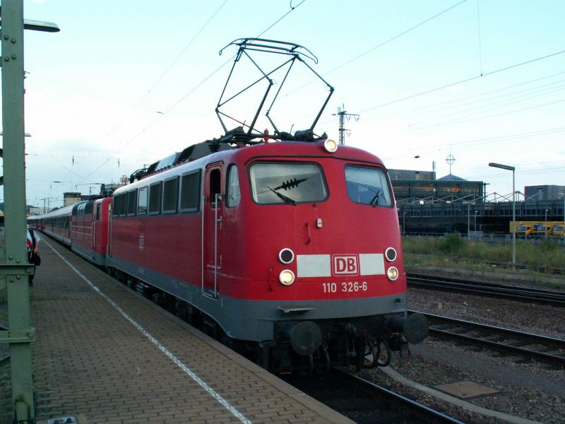 110 326 mit 181 207 am RE23015 am 3.8.05 in Saarbr�cken.