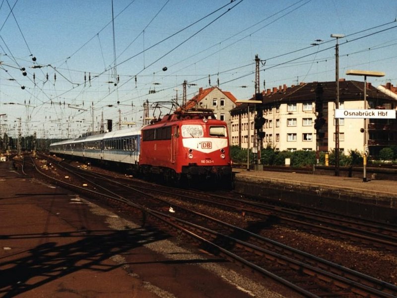 110 343-1 mit IR 2334 Binz-Saarbrcken auf Osnabrck Hauptbahnhof (Zweite Stock) am 9-8-1995. Bild und scan: Date Jan de Vries.