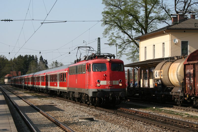 110 343 mit RE 30025 am 15.04.2009 in Aling.