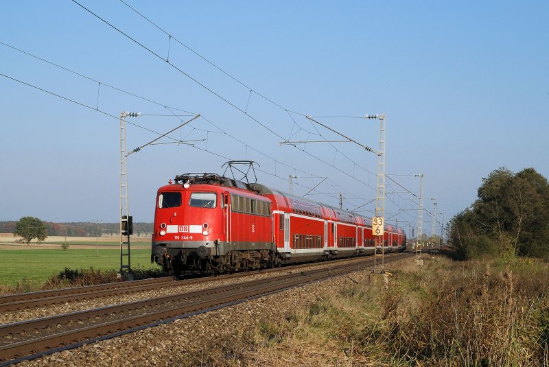 110 344 mit RB 37066 bei Hattenhofen (16.10.2007)