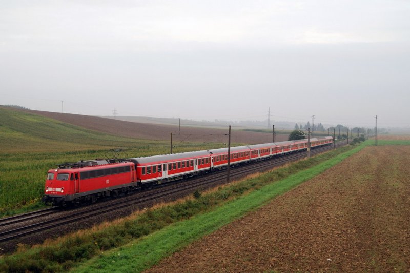 110 351 mit RE 4004 vor Langenbach (12.08.2007)