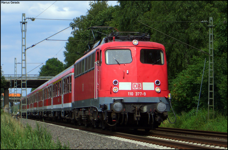 110 377 mit dem RE11592 von Dsseldorf nach Aachen an Km 26.0 16.7.2009