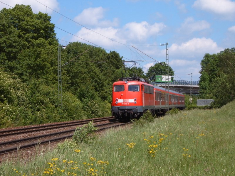 110 400-9 mit einer RegionalBahn von Aalen nach Donauwrth, hier hinter dem Haltepunkt Hofen(b Aalen) fotografiert. Datum: 18.05.07.