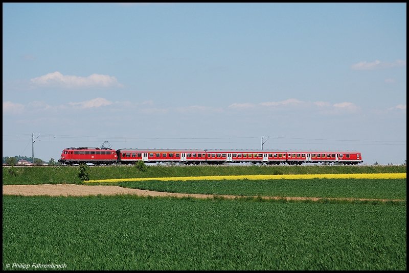 110 414 bringt zur Mittagszeit des 13.05.08 RB 37158 von Donauwrth nach Aalen, aufgenommen kurz vor Plaumloch an der Riesbahn (KBS 995).