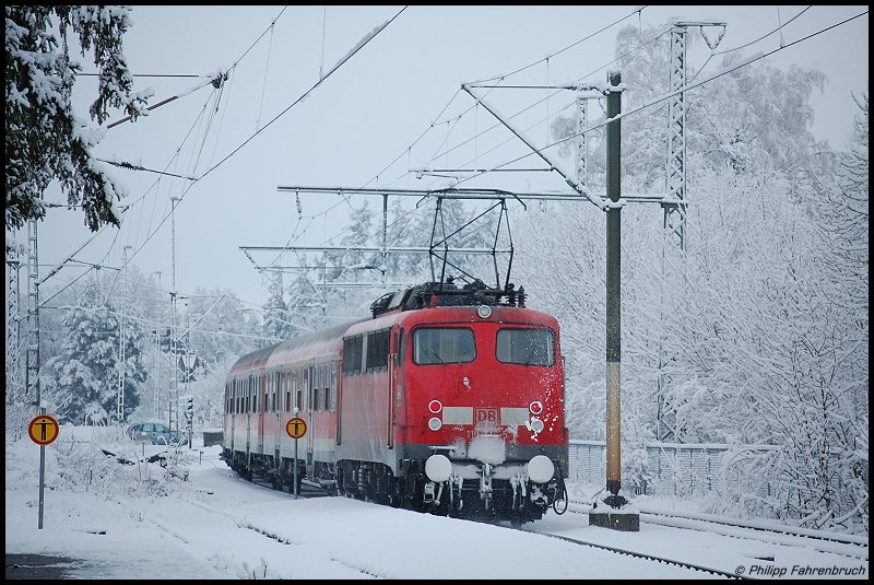 110 416-5 schiebt am winterlichen Morgen des 23.03.08 RB 37147 aus Aalen nach Donauwrth, aufgenommen bei der Ausfahrt aus dem Goldshfer Regionalbahnhof.
