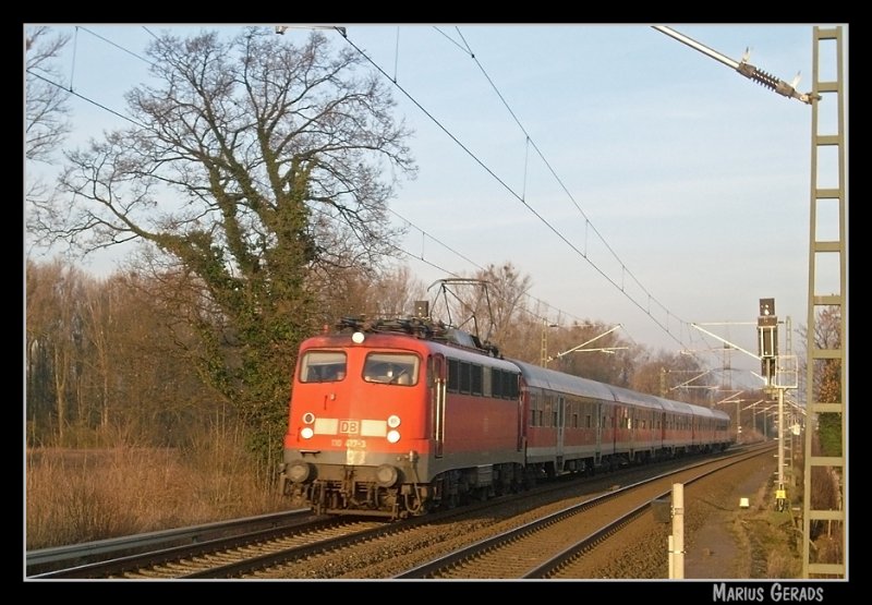 110 417 mit RE4  Wupper-Express  (RE11592) nach Aachen bei der Durchfahrt Geilenkirchen, B Km 28.2 (29.1.2009)