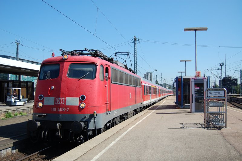 110 418-1 fuhr am 26.07.07 aus dem Stuttgarter HBF auf ein Abstellgleis. Gerade war sie mit einem RegionalExpress aus Aalen hier angekommen.