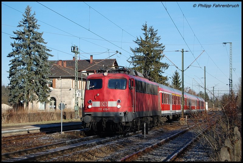 110 418-1 steht am Morgen des 03.02.08 mit RB 37150 von Donauwrth nach Aalen im Goldshfer Regionalbahnhof.