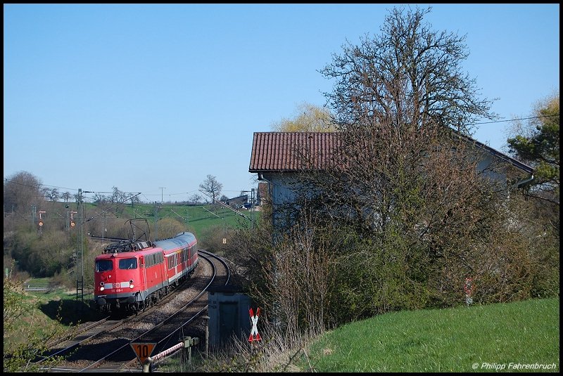 110 418 zieht am 20.04.08 RB 37150 von Donauw�rth nach Aalen, aufgenommen am Km 77,6 der Remsbahn (KBS 786) in H�he  Aalen-Oberalfingen.