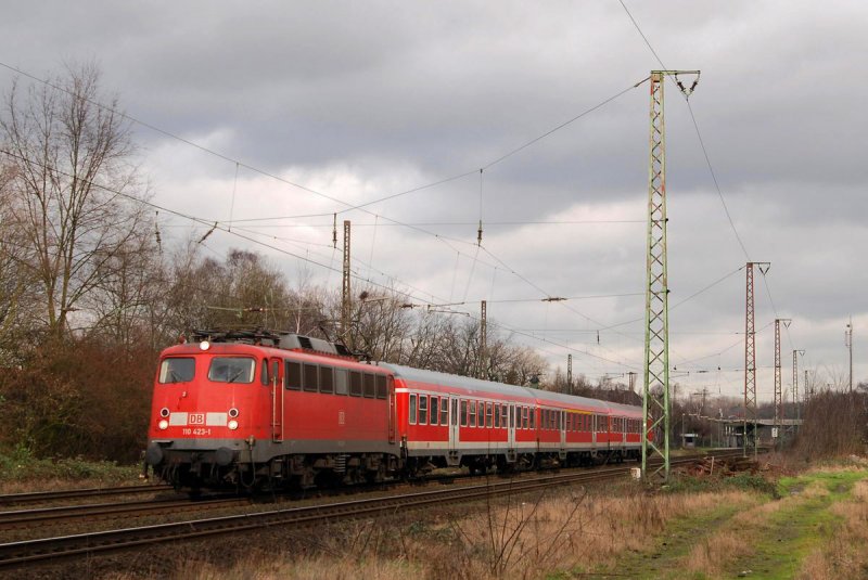 110 423 mit RB 20327 in Oberhausen Sterkrade (28.02.2007)