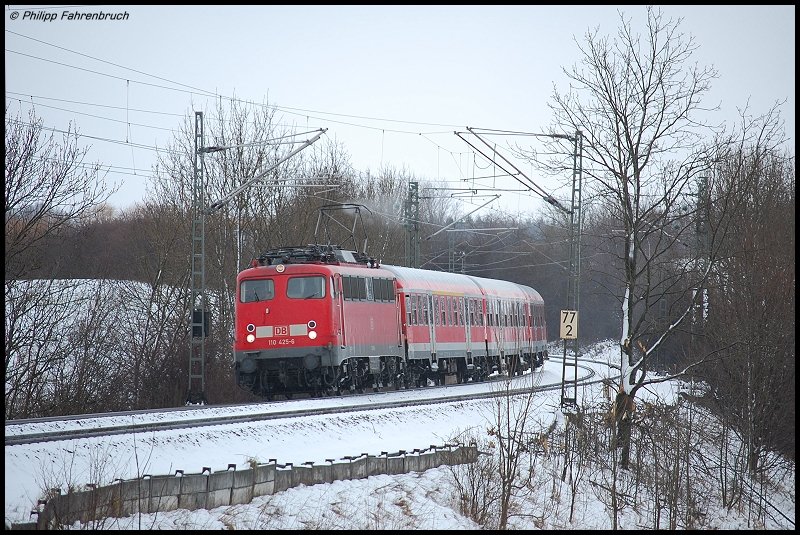 110 425-6 bringt am Morgen des 21.03.08 RB 37150 von Donauwrth nach Aalen, aufgenommen m Km 77,2 der Remsbahn (KBS 786) in Hhe Aalen-Hofen.