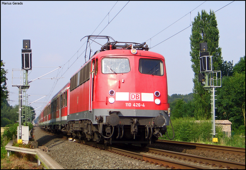 110 426 mit dem RE11594 nach Aachen Hbf am Esig Geilenkirchen 29.6.2009