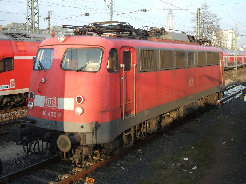 110 432-2 abgestellt in Frankfurt am Main (18.12.2007)