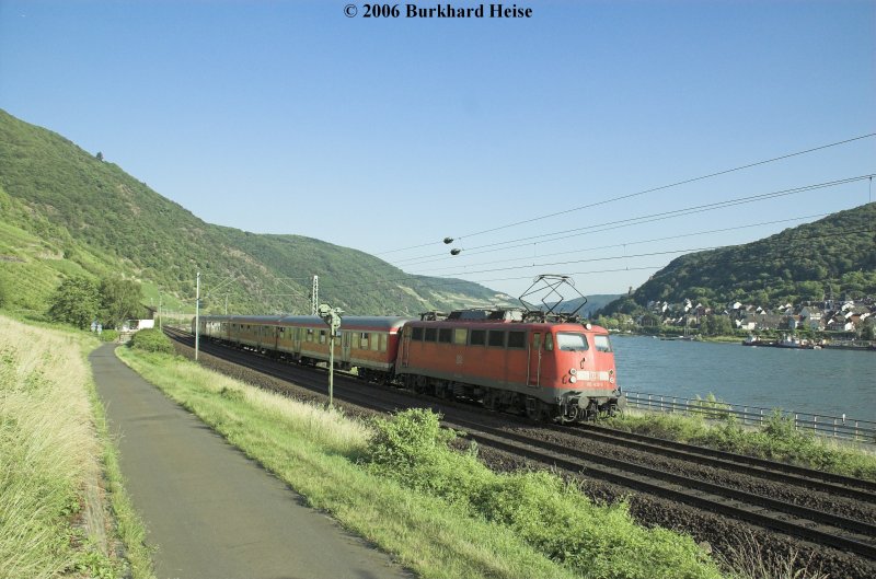 110 432  schiebt am 17.6.2006 eine RB von Lorch nach Assmannshausen