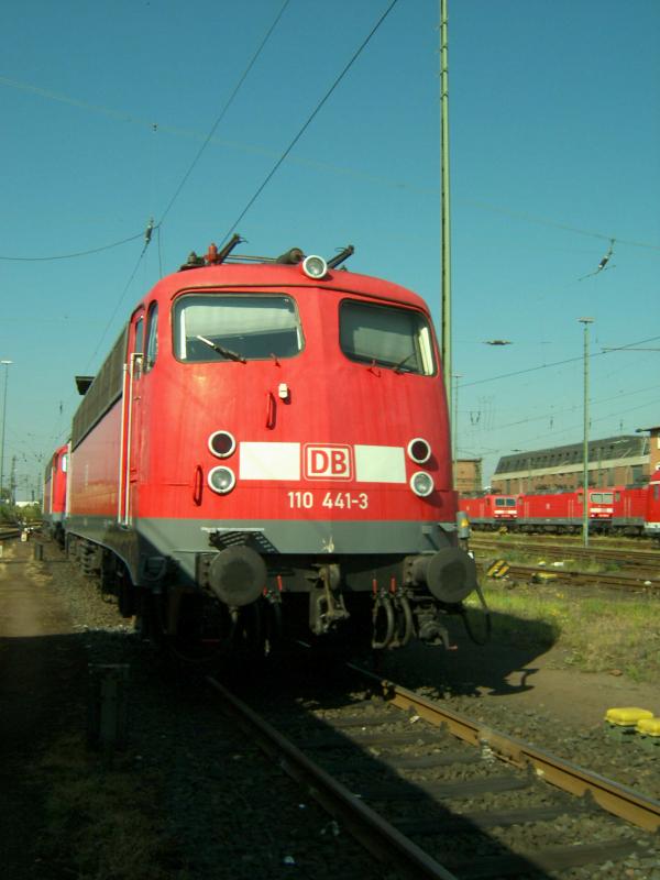 110 441-3 vor der E-Lok Werkstatt der DB Regio in Frankfurt am Main.
Am 26.06.2004