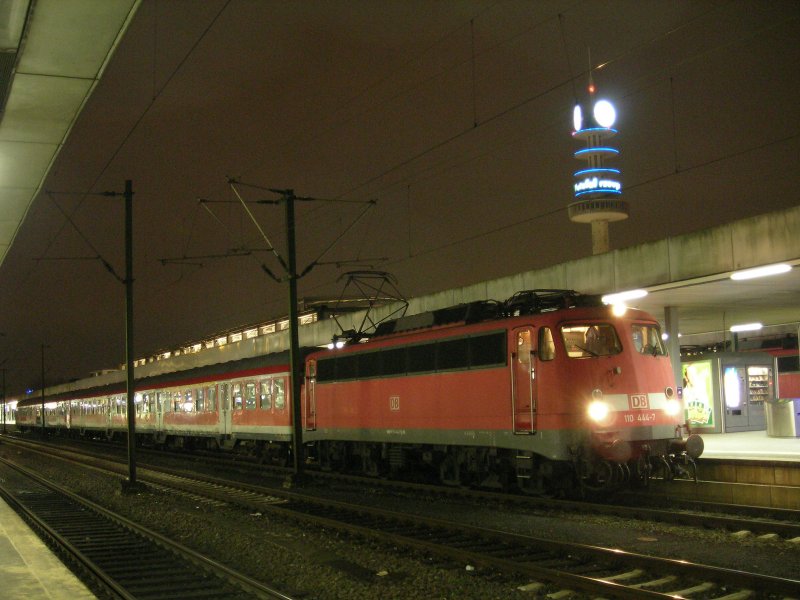 110 444 in Hannover HBF mit einem RE nach Braunschweig