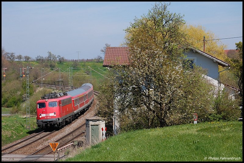 110 446 bringt zur Mittagszeit des 27.04.08 RB 37154 von Donauwrth nach Aalen, aufgenommen am Km 77,6 der Remsbahn (KBS 786) in Hhe Aalen-Oberalfingen.
