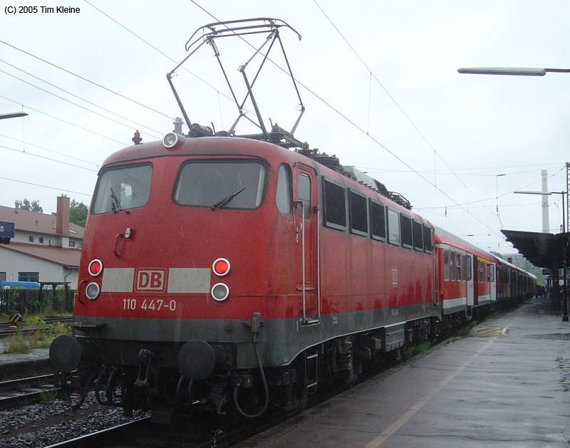 110 447 steht am 21.07.2005 mit ihrer RB in Uelzen.