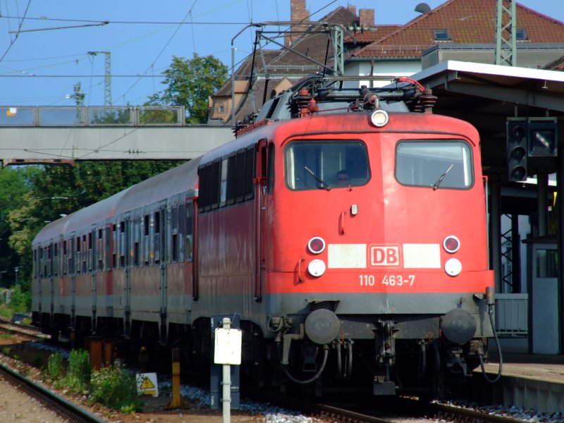 110 463 mit  Radlzug  von Passau Hbf nach Ulm Hbf am 09.08.2009 beim ersten Halt in Plattling!