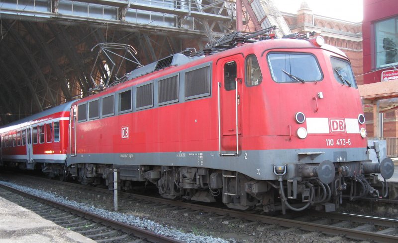 110 473-6 kurz vor der Abfahrt mit RB nach Oldenburg. Am 14.02.2009 im Bremer Hauptbahnhof fotografiert.