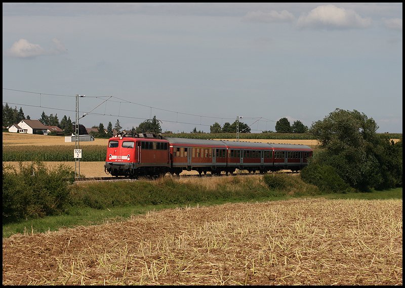 110 484-3 zog am 25.07.2008 eine RB von Donauwrth nach Aalen. Aufgenommen zwischen Pflaumloch und Trochtelfingen.