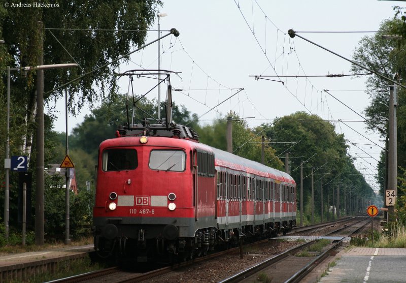 110 487-6 mit der RB 14820 (Bremen Hbf-Oldenburg(Oldb)) bei der Einfahrt Heidkrug 20.8.09