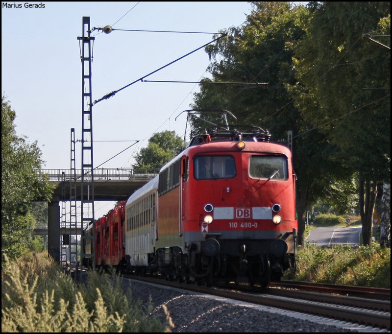 110 490 mit einem Me�zug von Rheydt nach Herzogenrath am Esig Geilenkirchen, hinten lief 110 169 kalt mit 5.8.2009