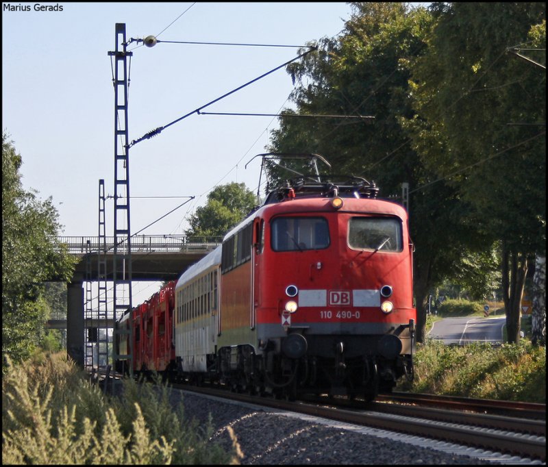 110 490 mit einem Mezug von Rheydt nach Herzogenrath am Esig Geilenkirchen, hinten lief 110 169 kalt mit 5.8.2009