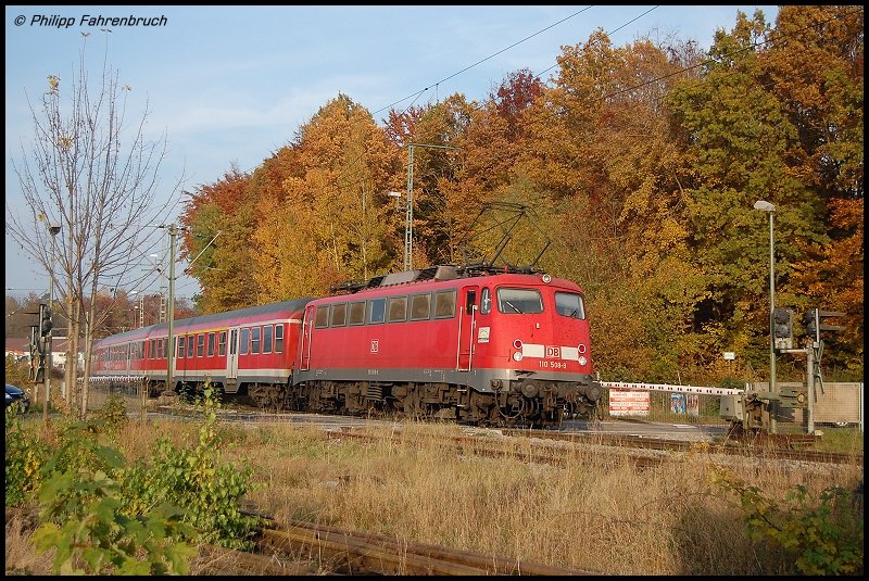 110 508-9 verlsst am 29.10.07 mit RB 37159 den Regionalbahnhof Goldshfe mit Fahrtziel Donauwrth, der nchste Halt ist Westhausen.